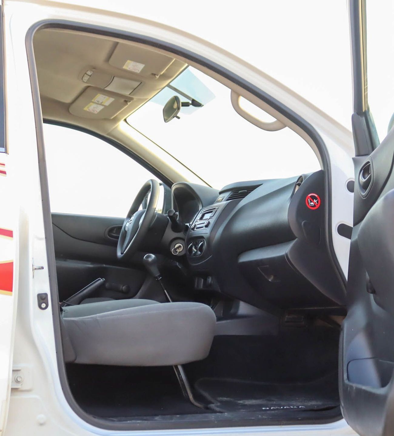 Nissan Navara Std 2.5L RWD M/T Nissan Navara 2022 2.5L RWD Manual GCC Accident-Free, In Excellent Condition, 769 P