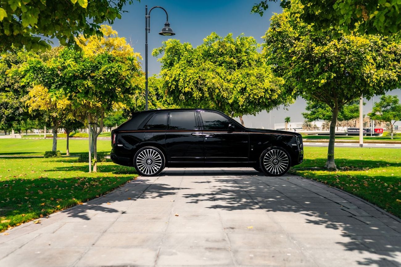 Rolls Royce Cullinan BLACK BADGE Fully loaded 2keys Original paint No Accident Under Warranty and Service Contract