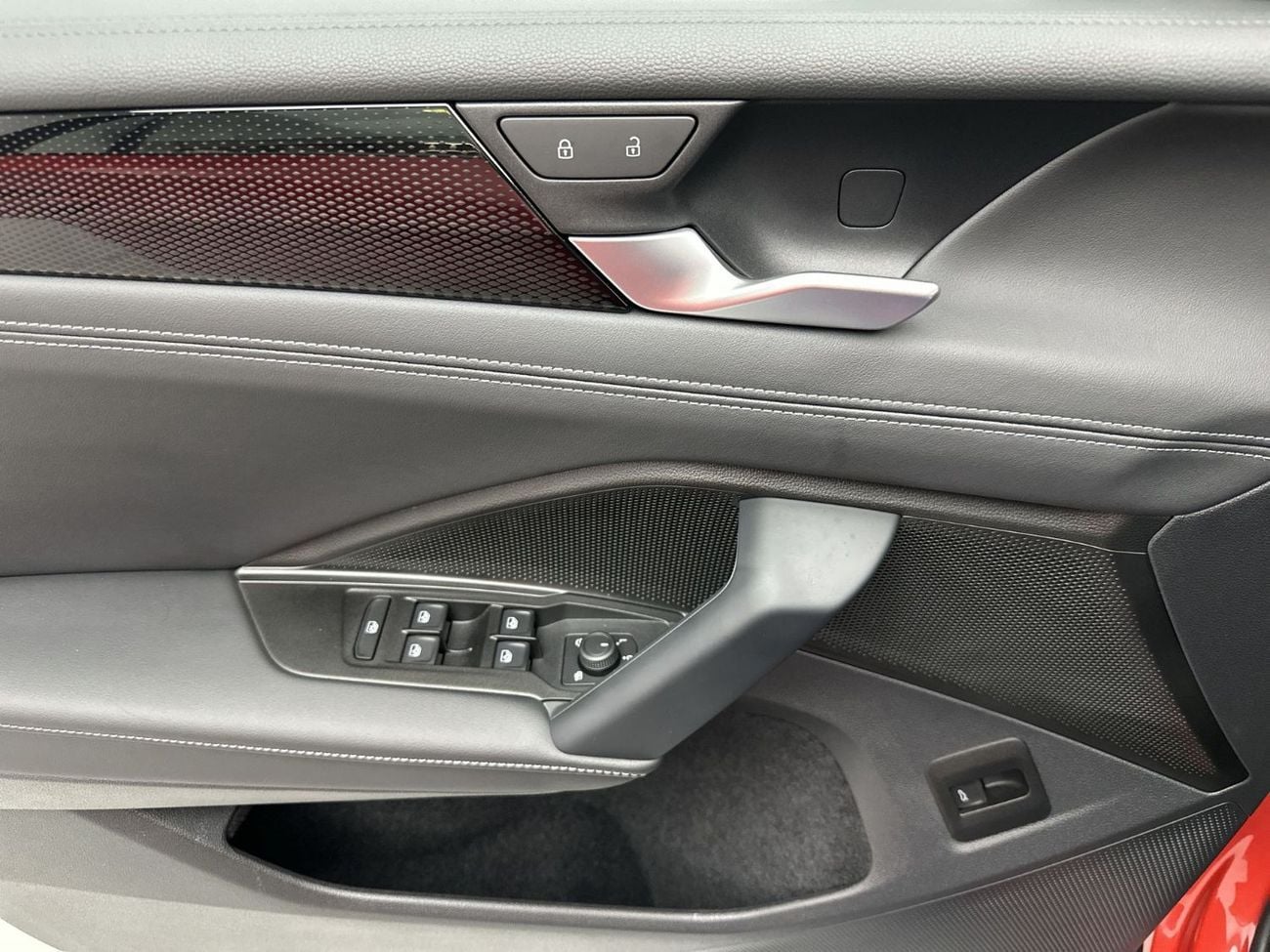 فولكس واجن تيجوان Tiguan LIfe + fabric seats (REF#54467)