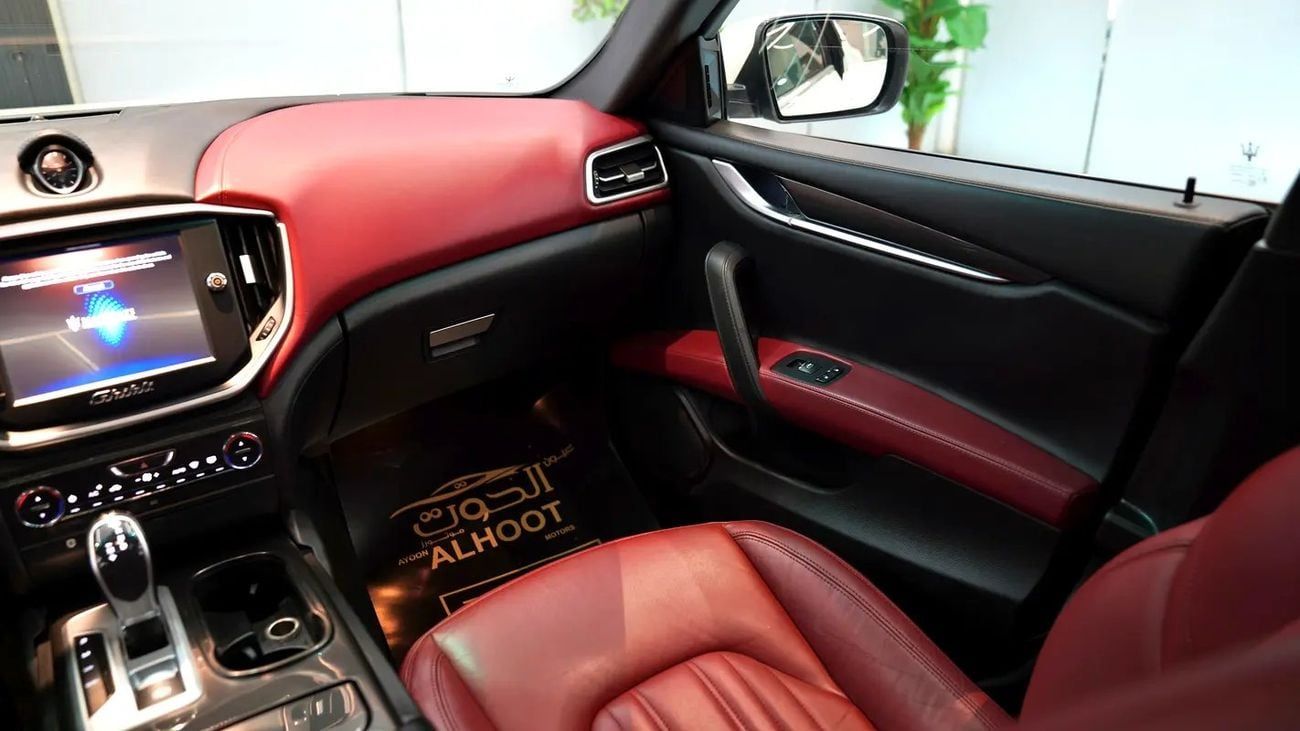 مازيراتي جيبلي BEST WHITE S Q4 V6 || TOP RANGE || GCC || RED INTERIOR || ACCIDENT FREE ||