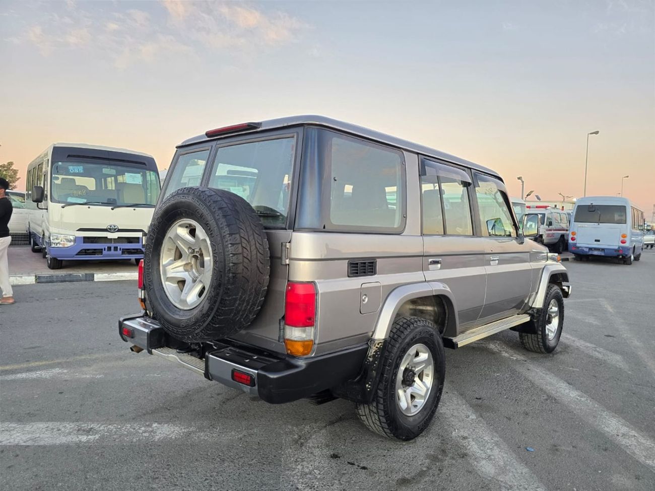 تويوتا لاند كروزر TOYOTA LAND CRUISER SUV RHD 2001 MODEL 4.1 L DIESEL MANUAL(PM03166)