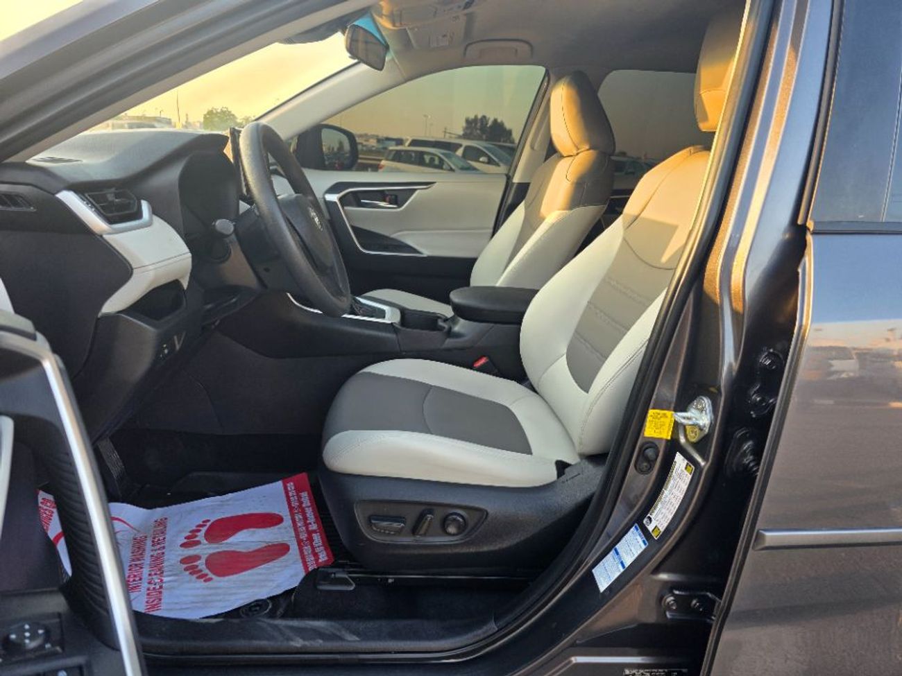 تويوتا راف ٤ 2022 Model Full option 4x4 , Push button and leather seats