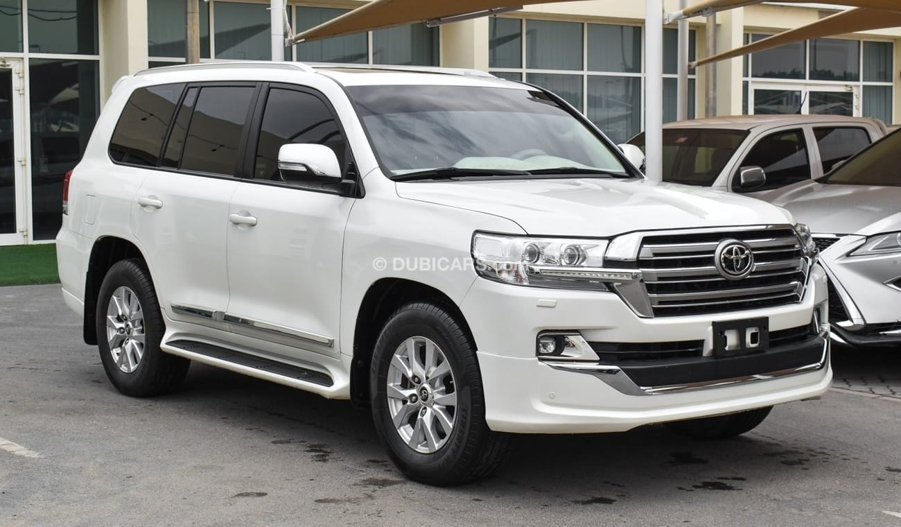 Toyota Land Cruiser GXR V8