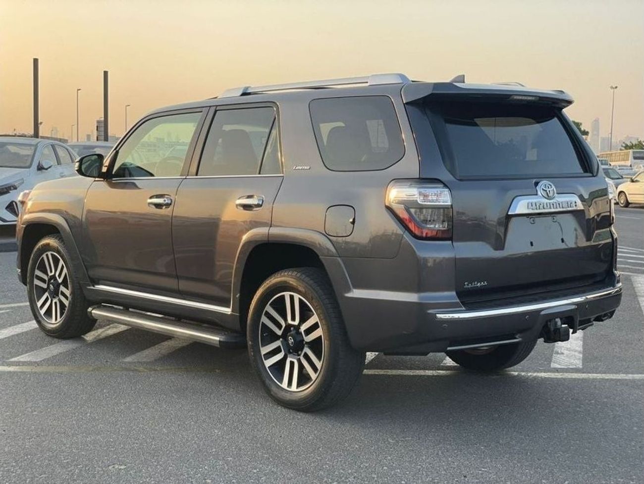 Toyota 4Runner 2018 Toyota 4Runner Limited Edition Full Option 4.0L V6 - AWD 4x4 Push Start & Sunroof - 35,000 Mile