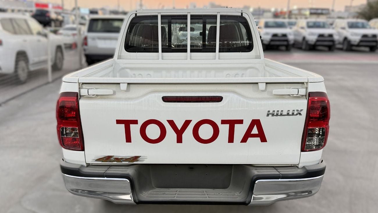 تويوتا هيلوكس 2.4L Diesel Manual Double Cab 4x4 2026YM