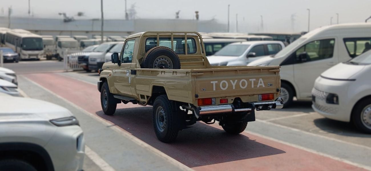 تويوتا لاند كروزر بيك آب 4.0L Petrol AT 4x4 2026YM