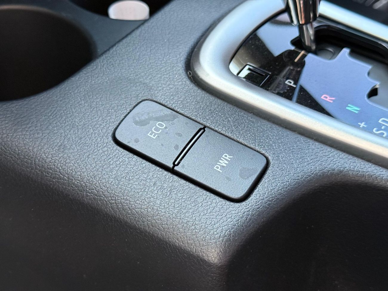 Toyota Hilux Toyota Hilux 4x4 2.4L full Option automatic gearbox