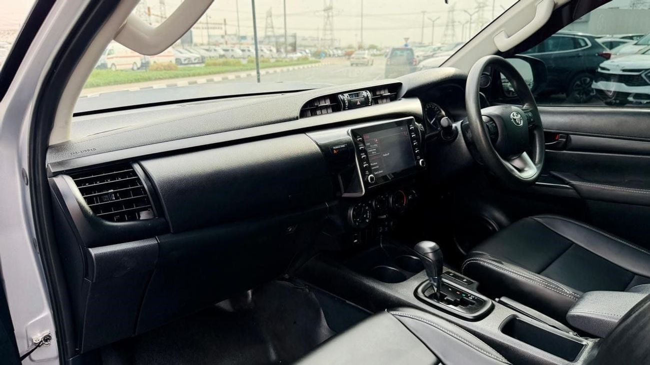 تويوتا هيلوكس 2022| 2.8L DIESEL ENGINE | AT | RHD | HEAVY BULL BAR WITH FOCUSED LED LIGHTS | DUAL BULL BAR ANTENNA