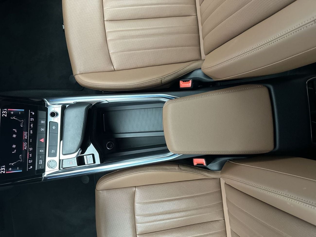 أودي Q8 إي ترون 55 quattro Advanced Q8 Advanced 55 e-tron quat 408hp (Ref# 28451)