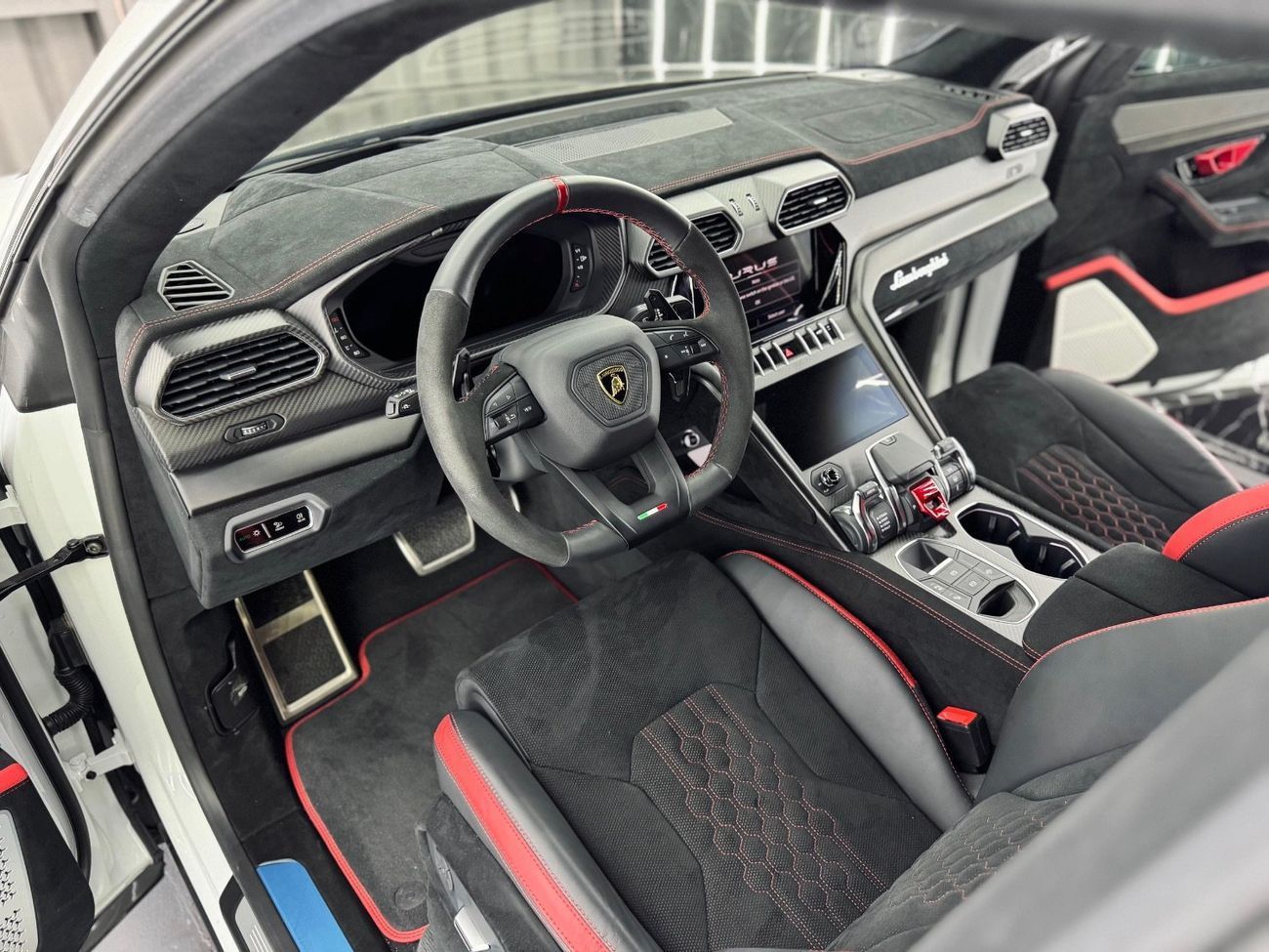 Lamborghini Urus 2024 Lamborghini Urus Performante, May 2028 Warranty, Very Low Kms, 666 HP