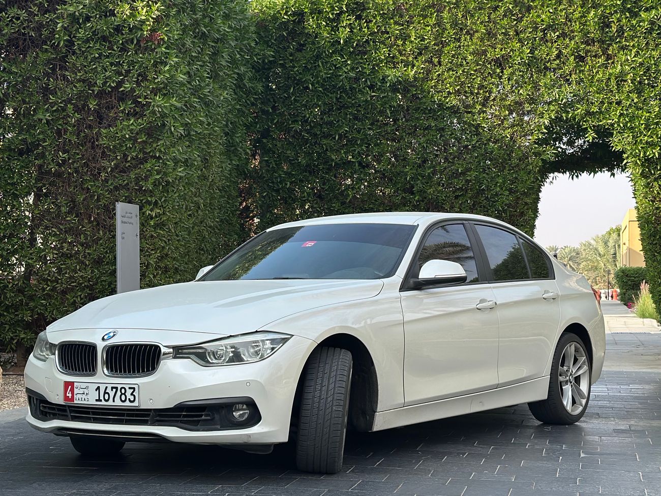 بي أم دبليو 318i