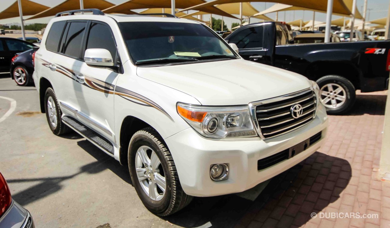 Toyota Land Cruiser GXR V8