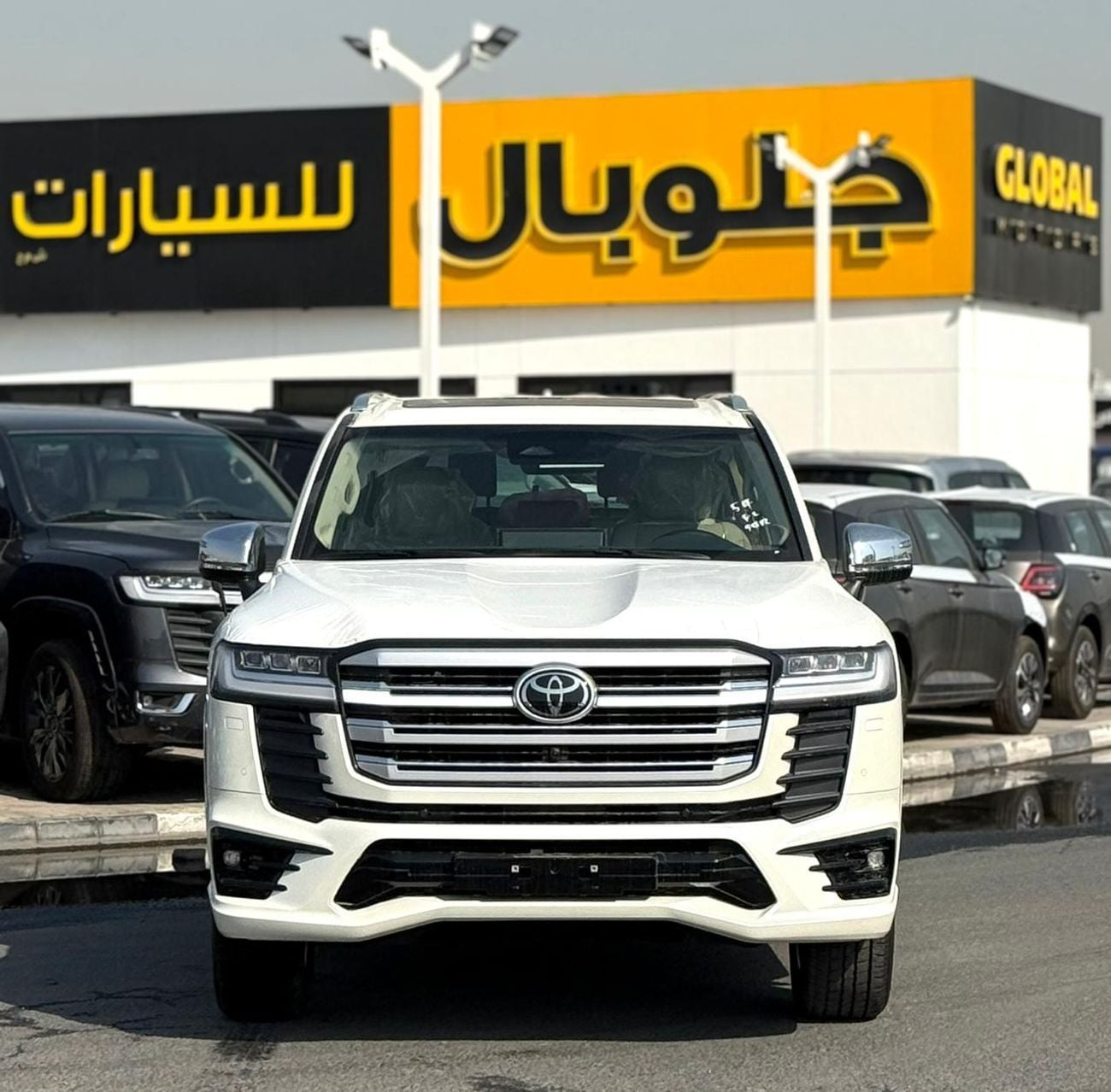 Toyota Land Cruiser VXR 4.0L V6 White 2026 GCC Omani