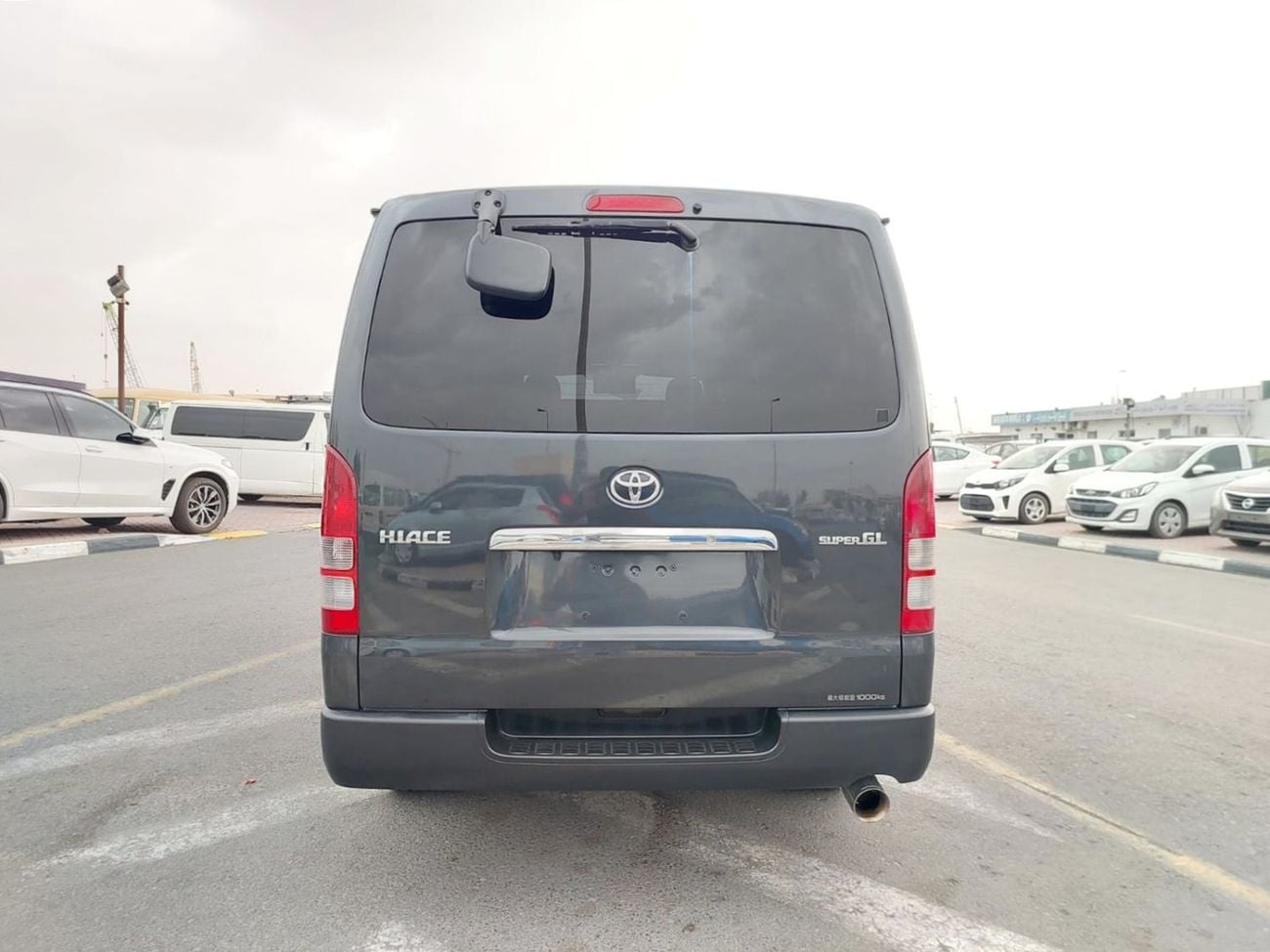 Toyota Hiace TOYOTA HIACE VAN RHD 2005 MODEL 2.0 L PETROL AUTOMATIC(PM16078)