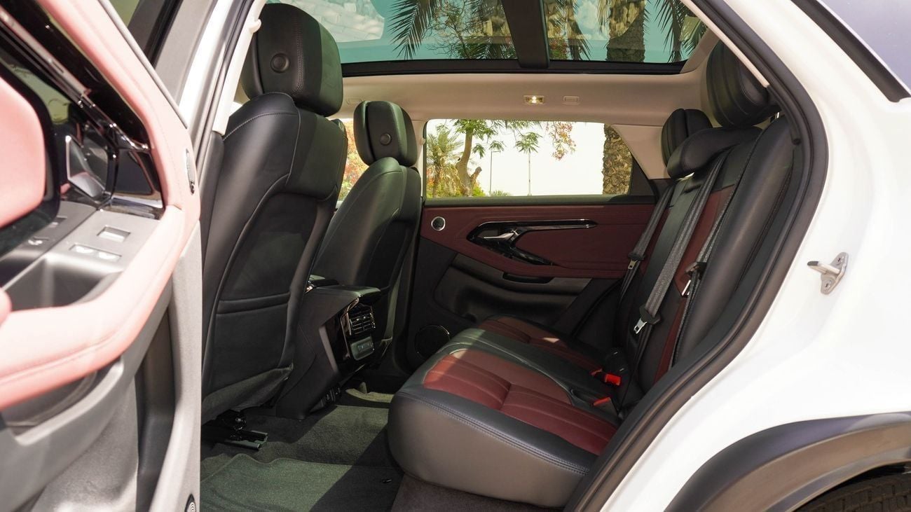 لاند روفر رانج روفر إيفوك SE P250 DYNAMIC 2025!! BLACK EDITION!! FIVE YEARS WARRANTY!! THREE YEARS SERVICE CONTRACT