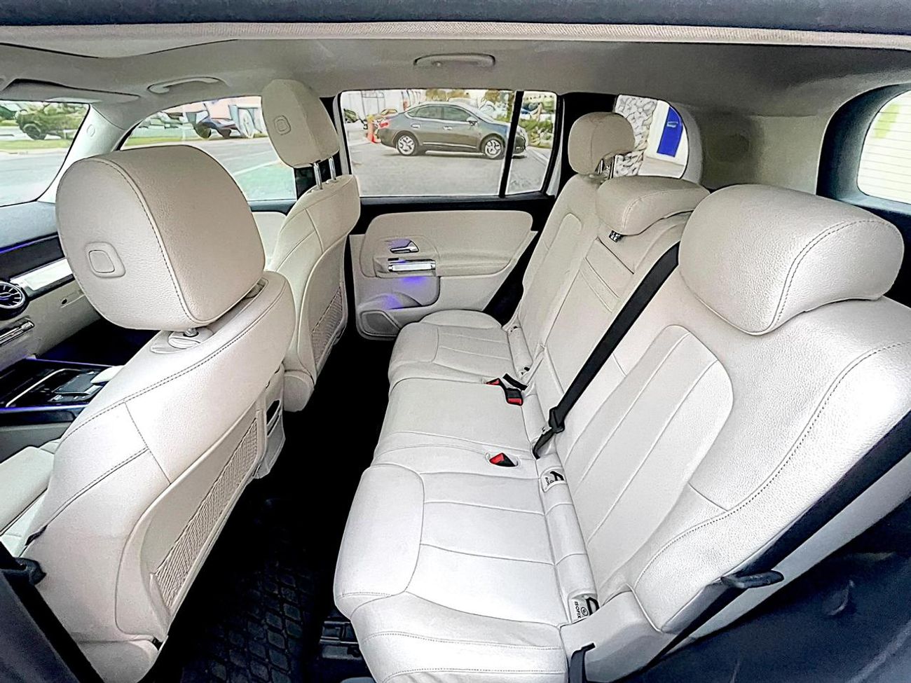 Mercedes-Benz GLB 250 4MATIC 2.0L (221 HP) AED 1,560 PM | MERCEDES GLB250 4MATICI 2023 | ORIGINAL PAINT | LOW MILEAGE| 0%