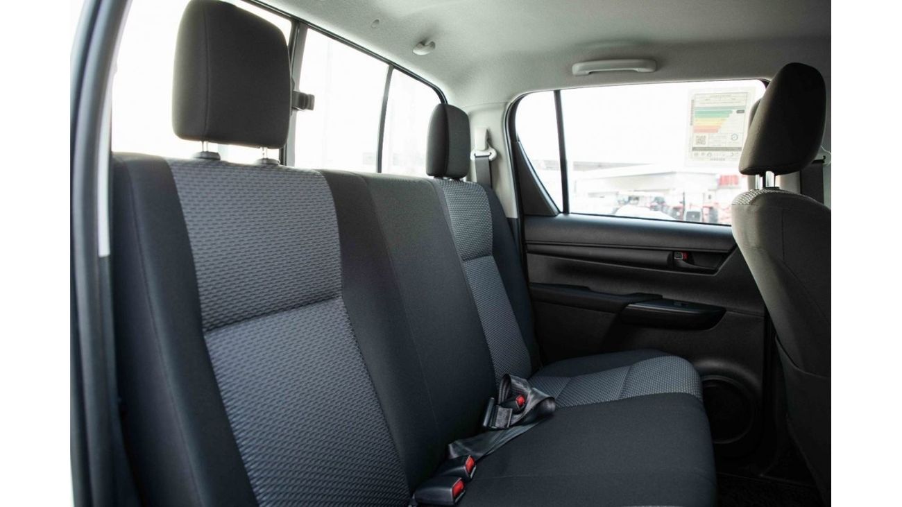 Toyota Hilux 2023 Toyota Hilux 4x4 DC 2.4 - White inside Black