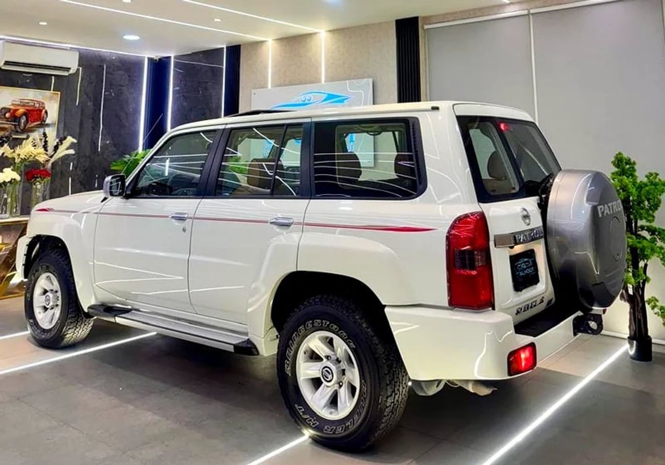Nissan Patrol Safari Super Safari 4.8L M/T PATROL SUPER SAFARI || GCC ||DEPENDABLE | GREAT FAMILIES | EXCELLENT PERFORMAN