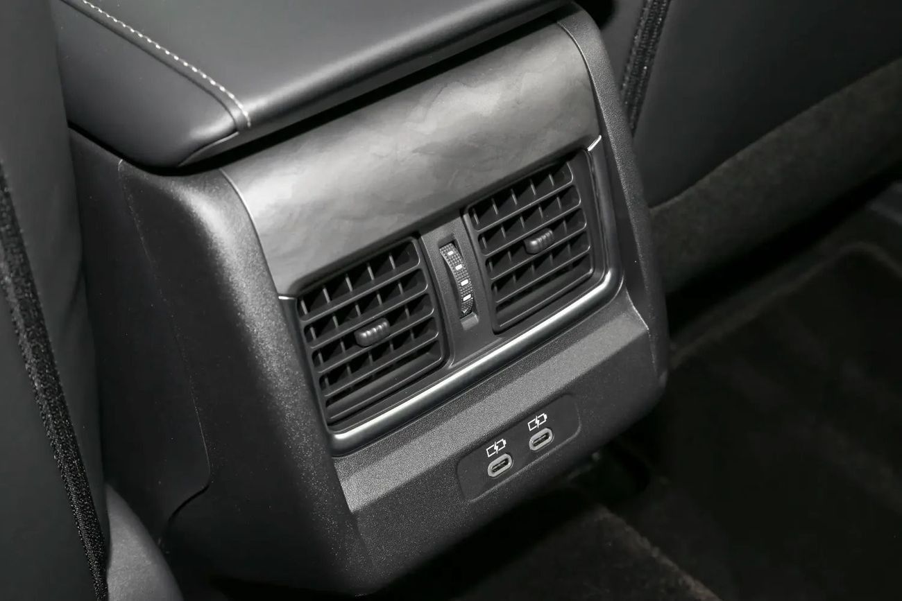 Toyota Camry 2.5HG Hybrid Chinese Specs Export Price Can Be Register in UAE