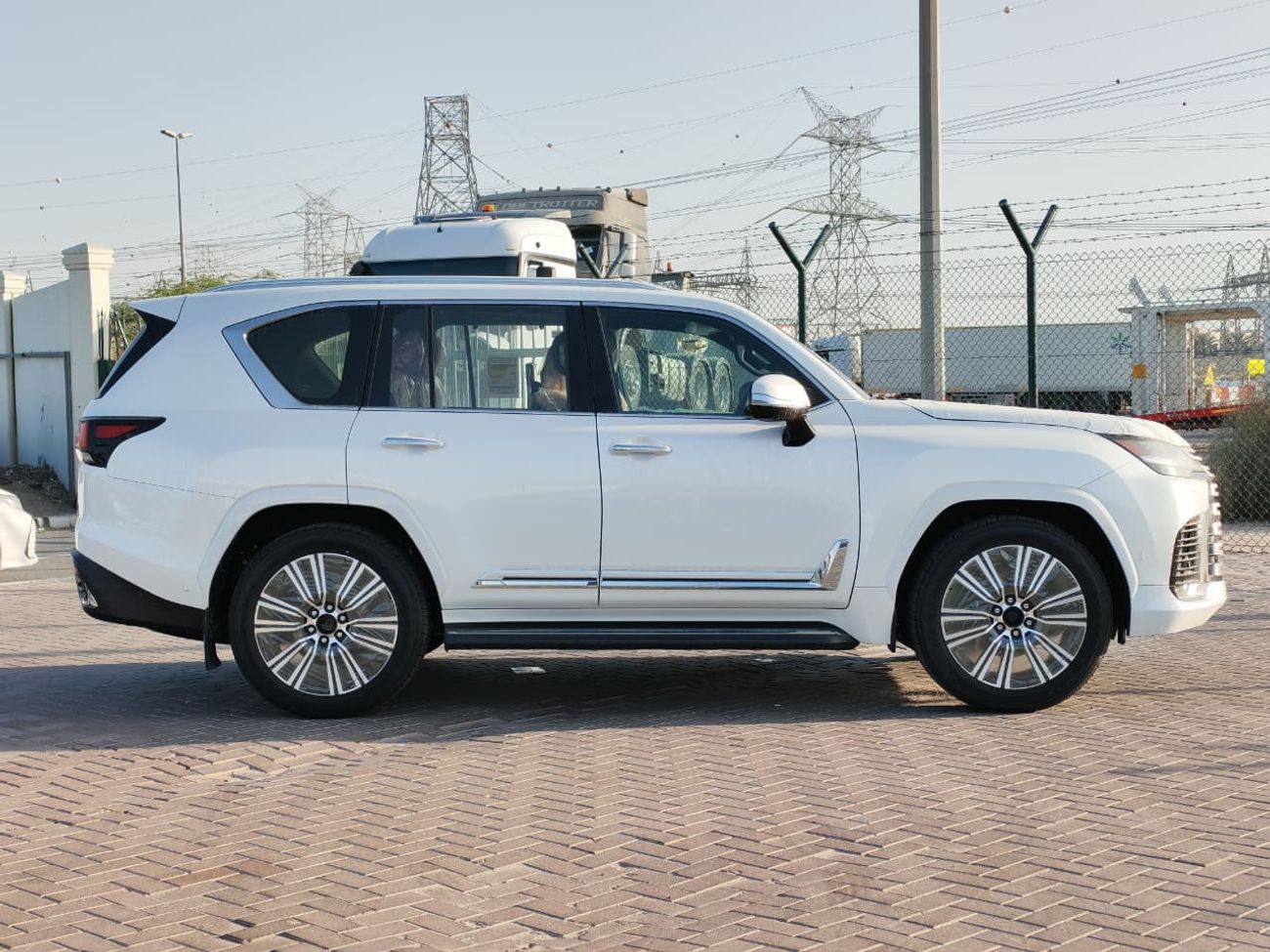 لكزس LX 700h 2026 Lexus LX700h Signature 7-Seater HEV  3.5L V6 Twin-Turbo Petrol A/T 4WD Export Only