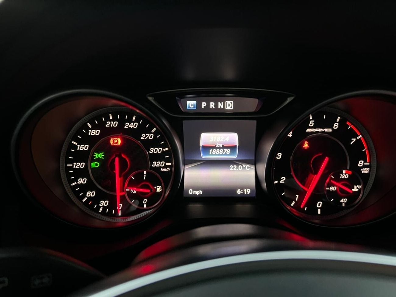 Mercedes Benz A35 AMG مرسيدس-AMG A45 واحدة من أقوى سيارات الهاتشباك الرياضية في العالم. بفضل محركها الجبار رباعي الأسطوانا