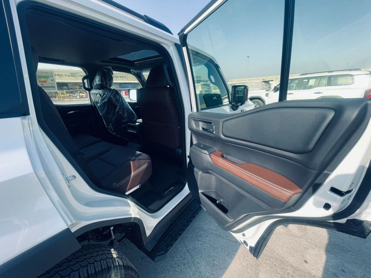 تويوتا برادو VXR Adventure Dual Tone 2.4T