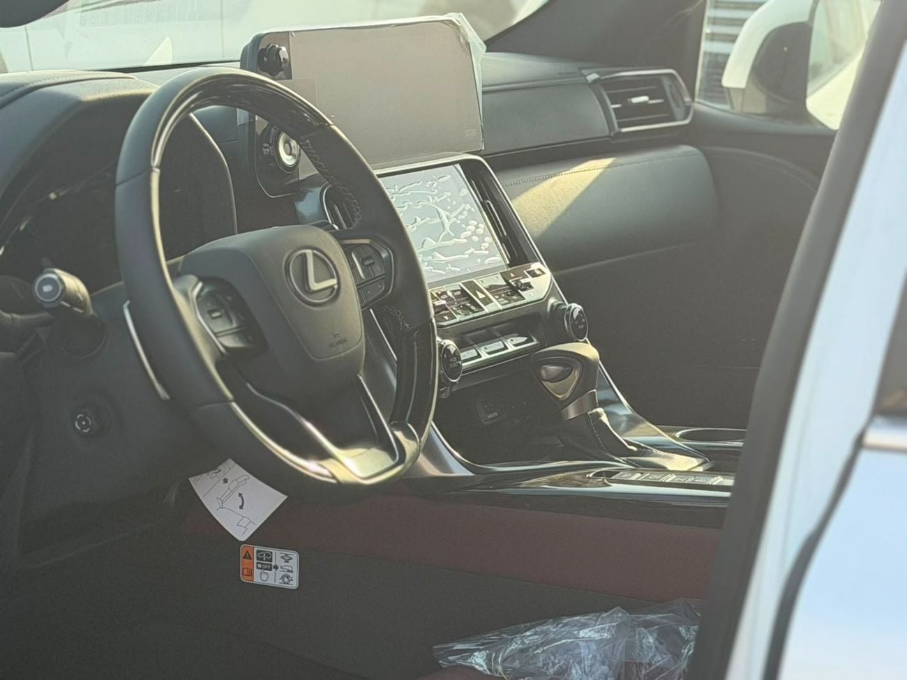 لكزس LX 600 SIGNATURE SIGNATURE