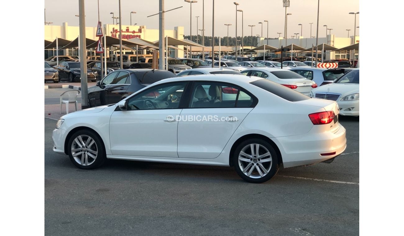 Volkswagen Jetta Volex wagan Getta model 2016 GCC car prefect condition full option sun roof leather seats bac condi