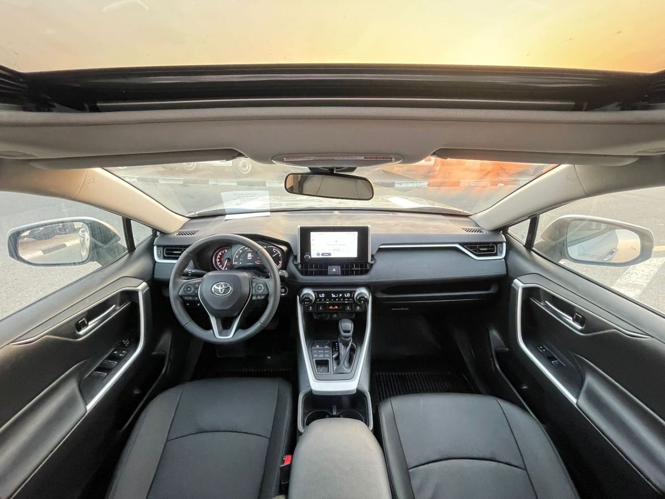 Toyota RAV4 2023 Toyota Rav4 XLE 4x4 Full Option 2.5L V4 With Radar - 9,400 Mileage