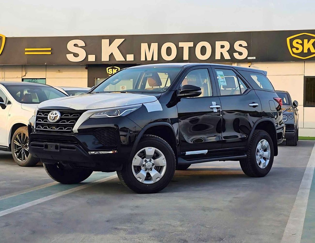 Toyota Fortuner 2.4L V4 DIESEL / MANUAL A.C / DIFF LOCK / OVER FENDER / FOG LAMPS / CHROME HANDLE /CODE#FD24B