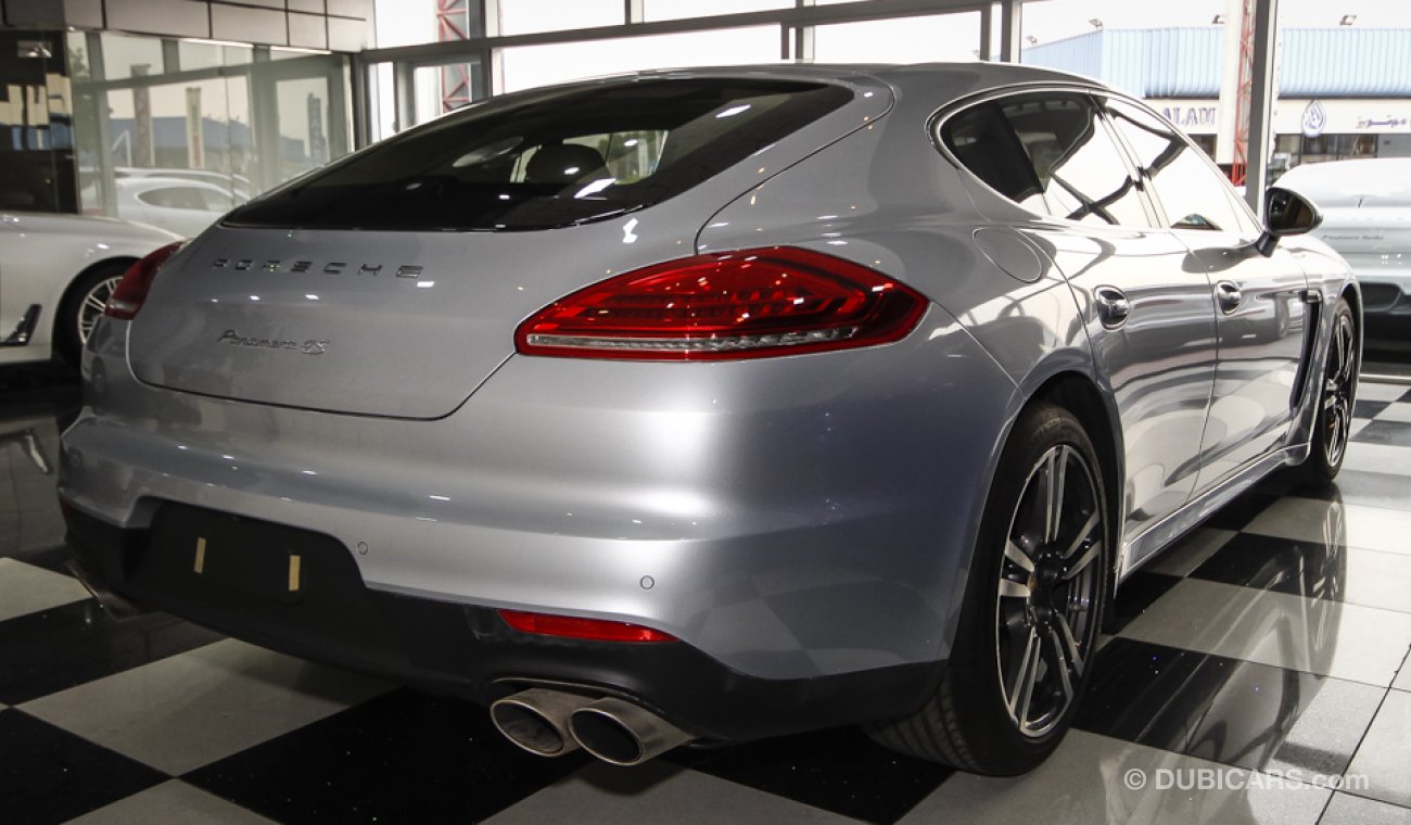 Porsche Panamera 4S