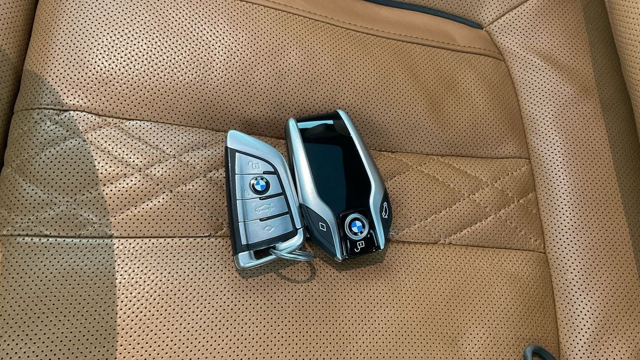 بي أم دبليو 730Li Pure Excellence | upto AED 20,000 Ramadan Discount | شامل الضمان | 0 ﺪﻔﻋﺓ ﺃﻮﻟﻯ