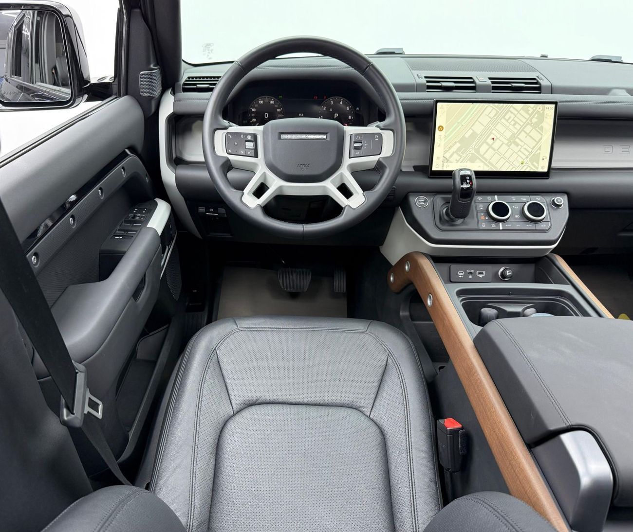 Land Rover Defender P300 110 2.0L (5 Seater) 2024 Land Rover Defender 110 P300, 2029 Land Rover Warranty, Excellent Cond