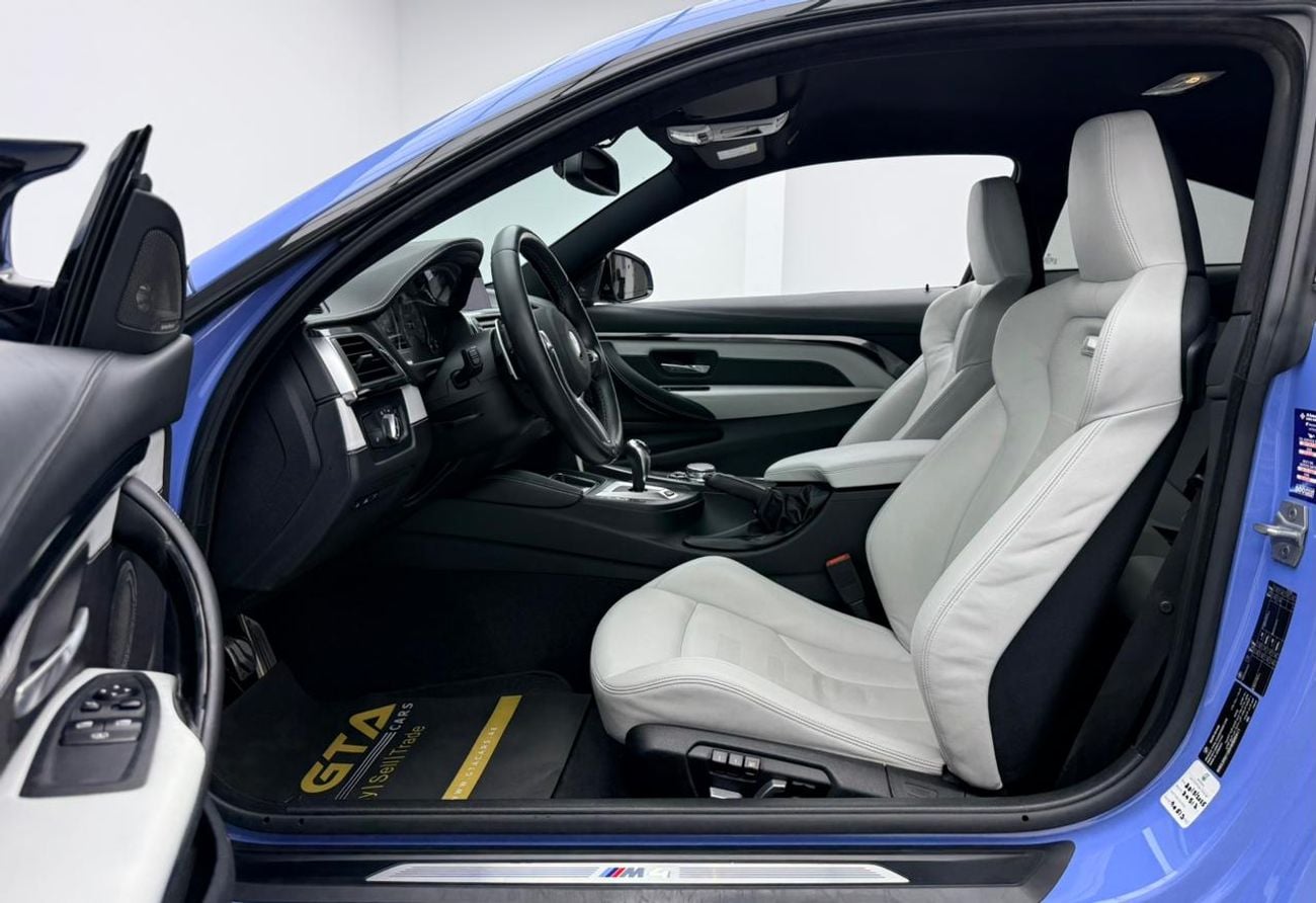 BMW M4 STD 2017 BMW M4 Coupe, Service History, Carbon Fiber Package, Fully Loaded, Excellent Condition, GCC