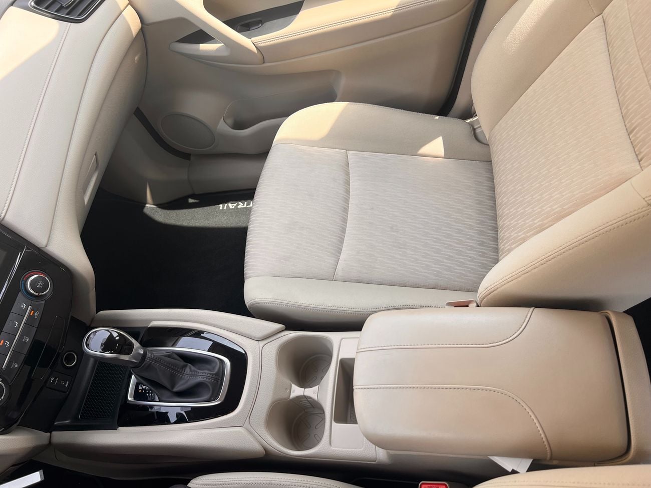 نيسان إكس تريل S 2.5L FWD (5 Seater)