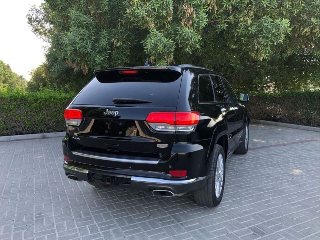 Jeep Grand Cherokee Summit 5.7L (360 HP)