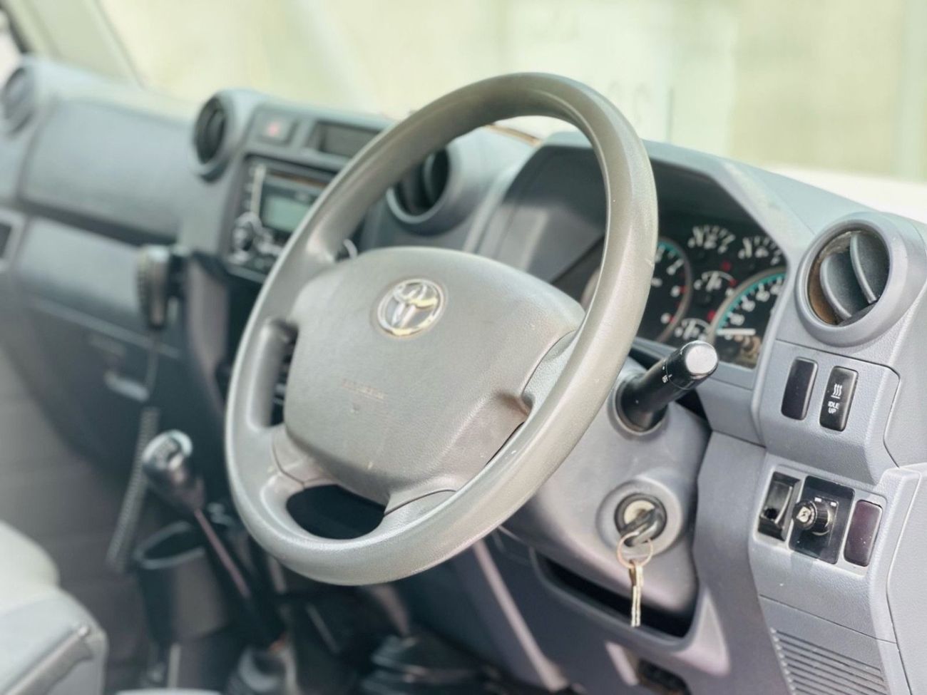 Toyota Land Cruiser Pick Up Std 4.0L Single Cab Utility 4WD Toyota Land Cruiser Pickup Single Cabin model 2013 Diesel white colo