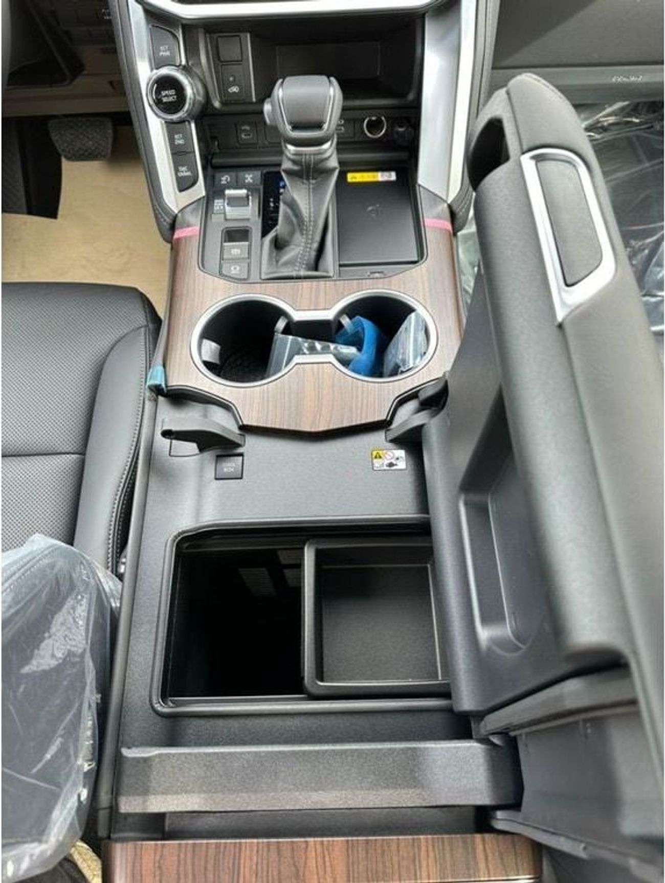 تويوتا لاند كروزر 2025 Toyota Land Cruiser GXR 4.0L AT Petrol (Mid Option)