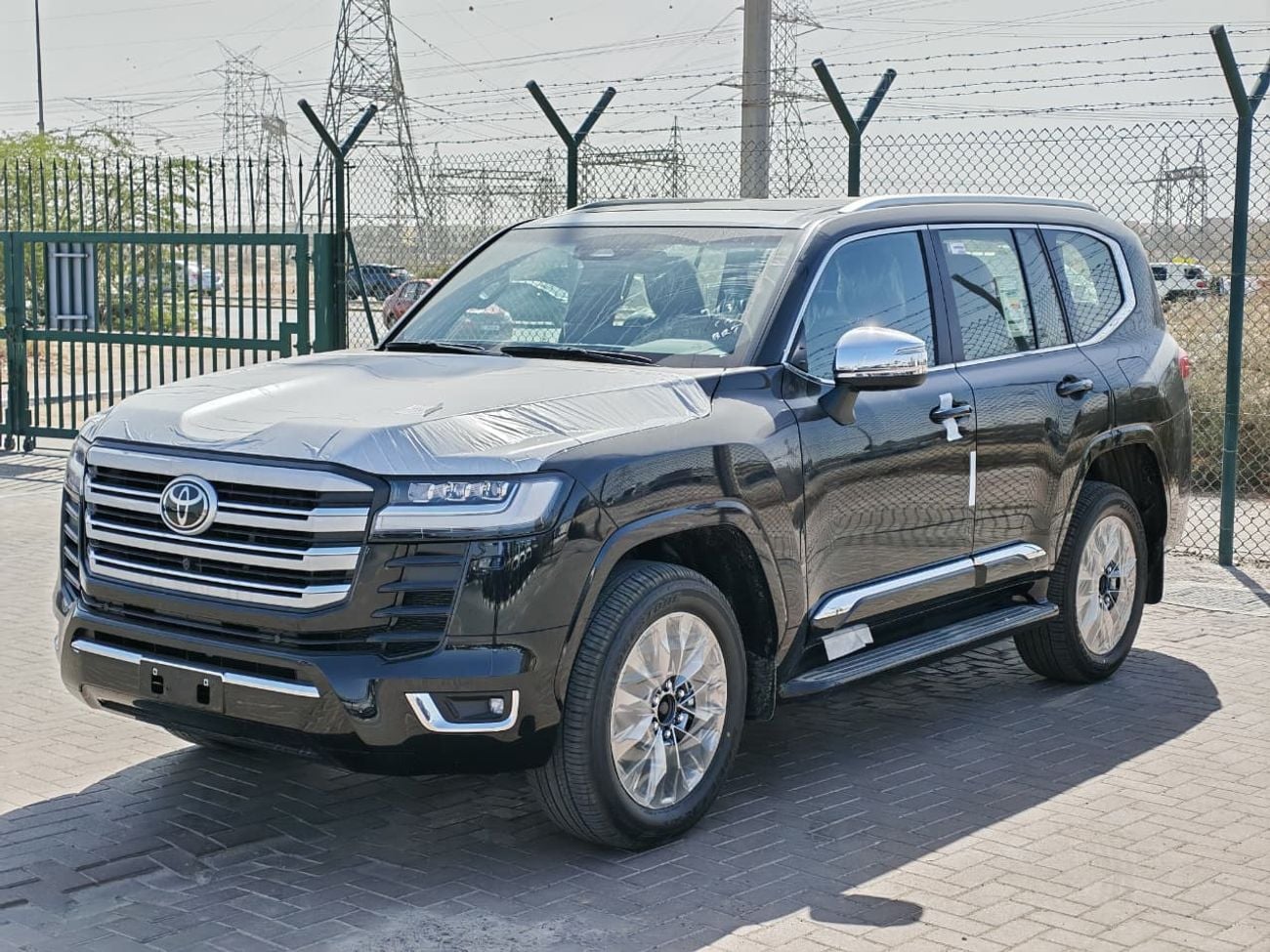 تويوتا لاند كروزر 2025 Toyota Land Cruiser LC300 VX (High-Option with Radar) 3.5L V6 Petrol A/T 4WD Export Only