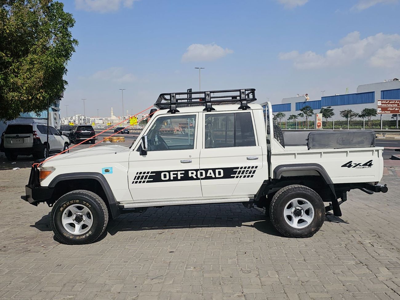 تويوتا لاند كروزر بيك آب Double Cabin-RHD-4.5L-Diesel-Manual-4WD-8 Cylinders-5 Seats-4 Doors