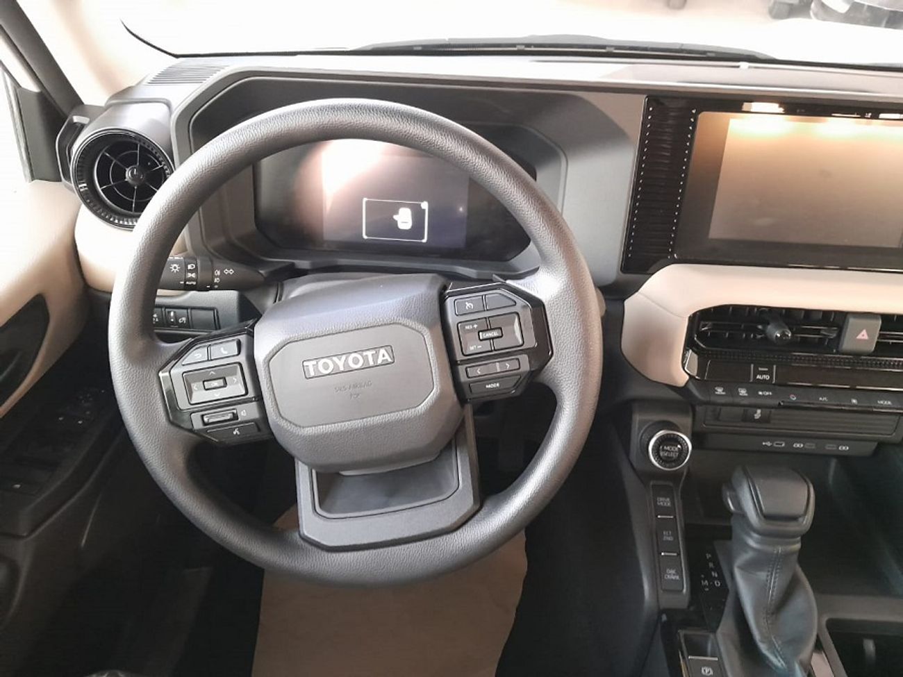 تويوتا برادو 2.8L LIMITED 4X4 (DIESEL)