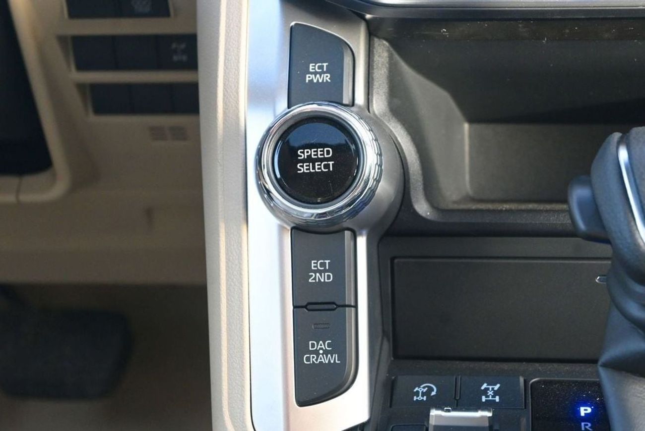 تويوتا لاند كروزر TOYOTA LAND CRUISER GXR 4.0L GCC MODEL 2024