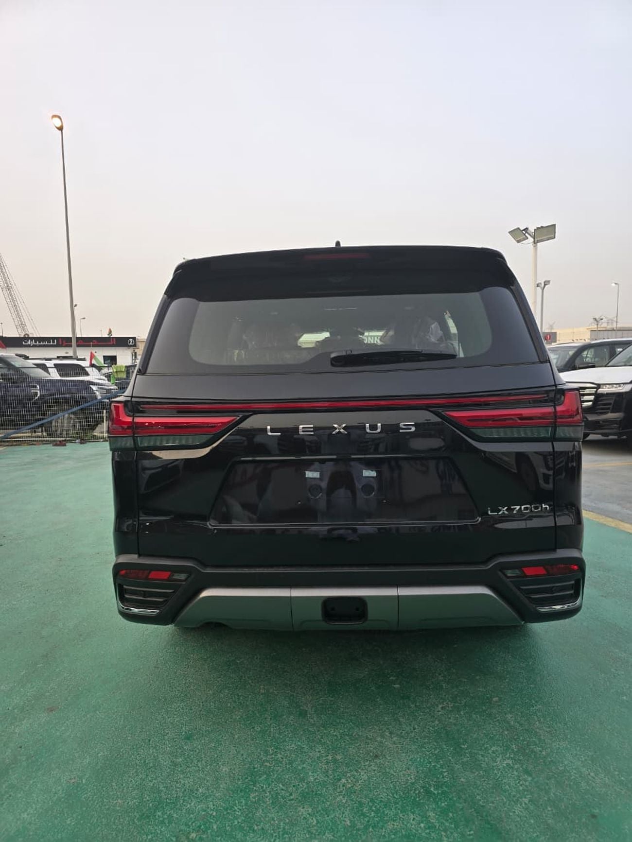 لكزس LX 700h Lexus LX 700h Signature 2026 – فل أوبشن | هايبرد | أسود خارجي | داخلية حمراء