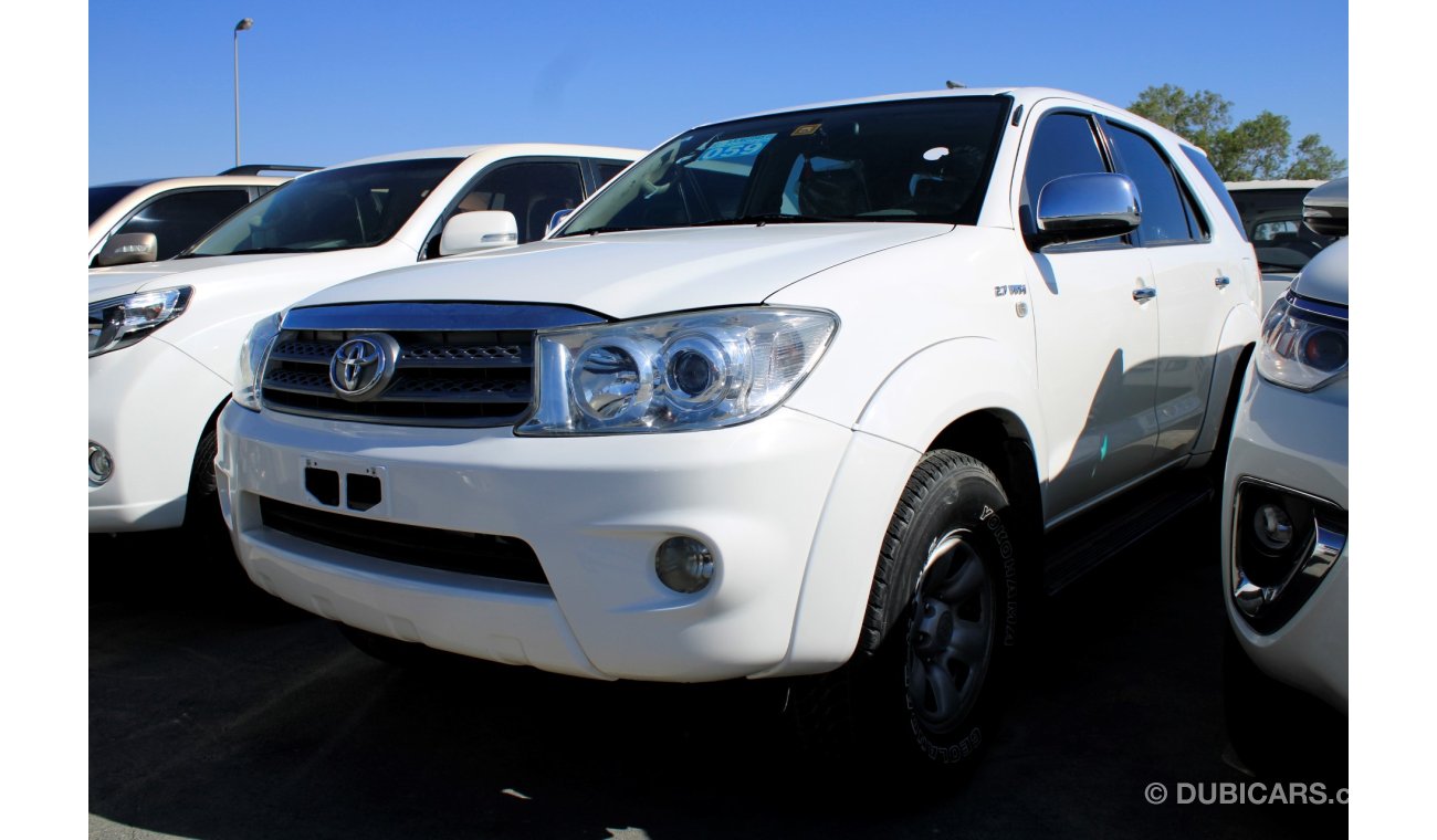 Toyota Fortuner Sport SR5 V4, 2.7L Petrol, Leather Seats, Rear Parking Sensors, Rear A/C, (LOT # 7454)