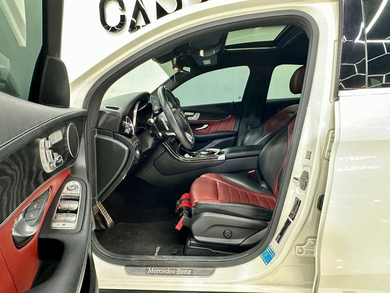 Mercedes-Benz GLC 250 4MATIC 2.0L AED 1,880 / Monthly l Mercedes-Benz GLC 250 4MATIC l Luxury SUV l White