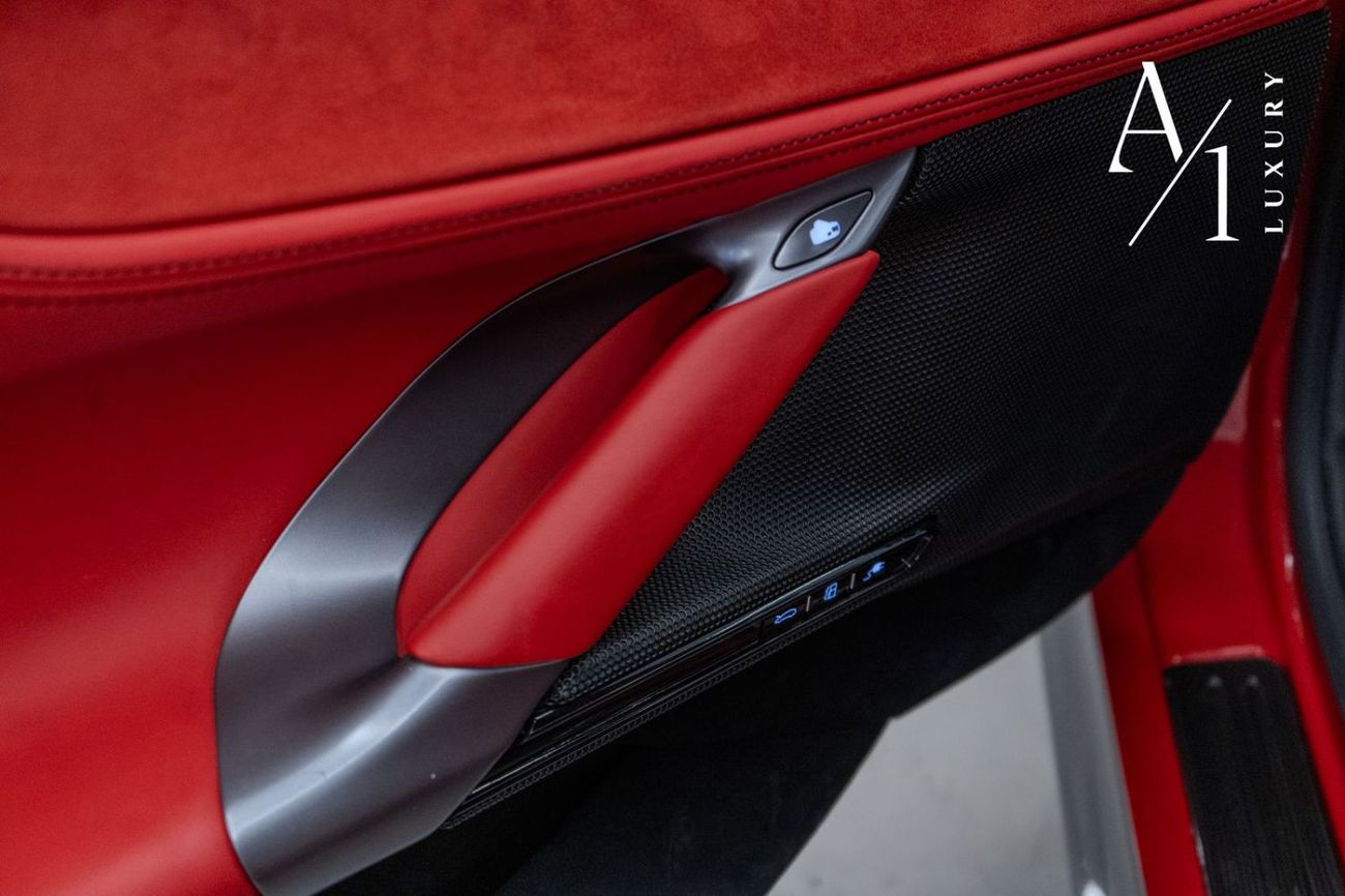 فيراري SF90 ستراديل 2021 Ferrari SF90 Stradale, Carbon Fiber Package, Full Ferrari Service History, GCC