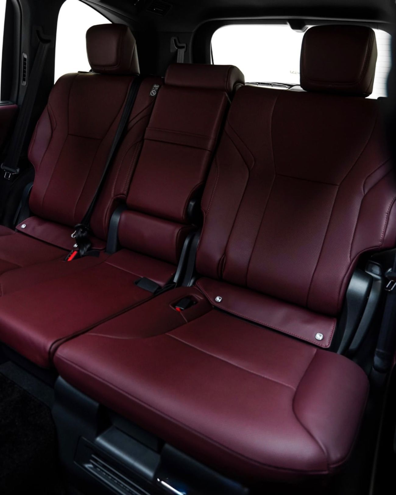 Lexus LX700h SIGNATURE BLACK/RED-AUTOPARK