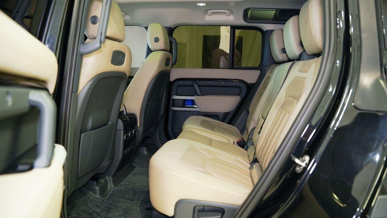 Land Rover Defender P300 110 SE 2.0L (7 Seater)