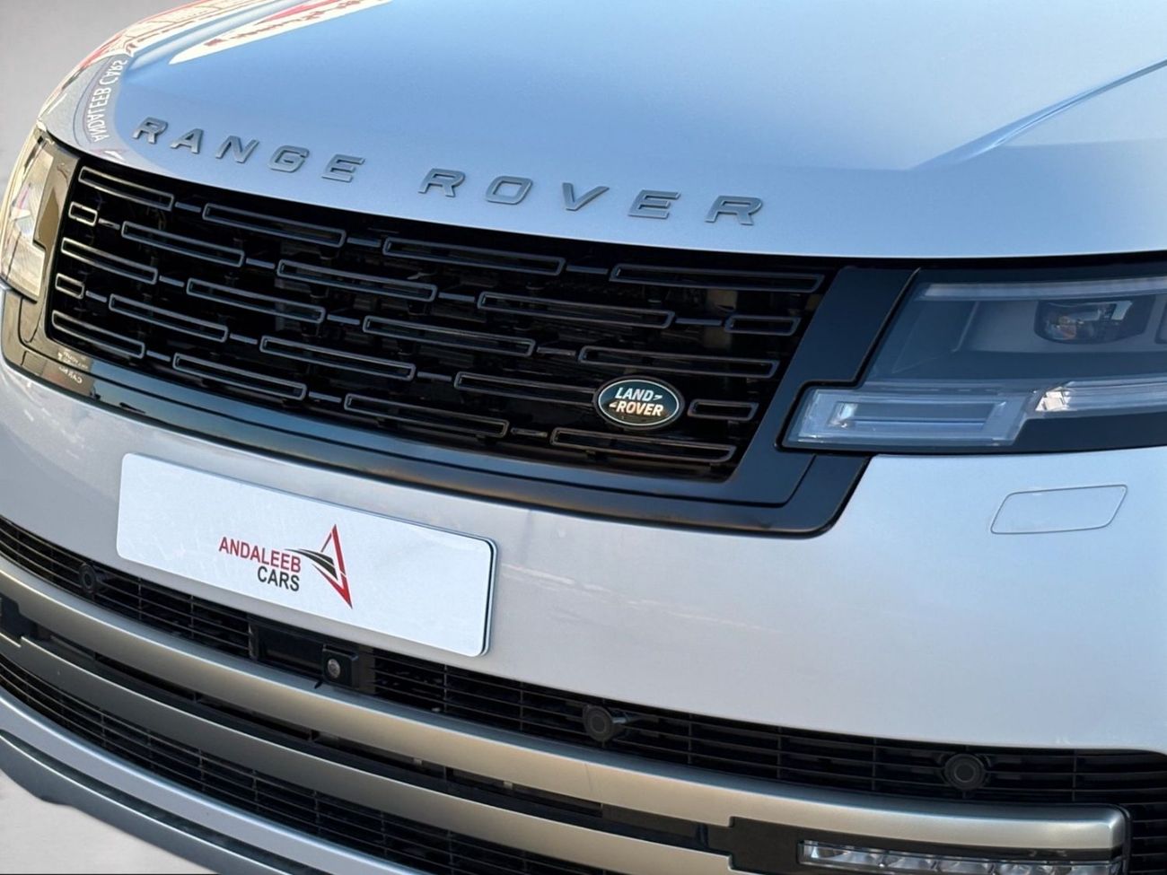 Land Rover Range Rover HSE P530 AED 8,400 P.M | 0% DOWN PAYMENT | RANGE ROVER VOGUE SE P530 | 4.4L TWIN-TURBO V8 – 523 HP |