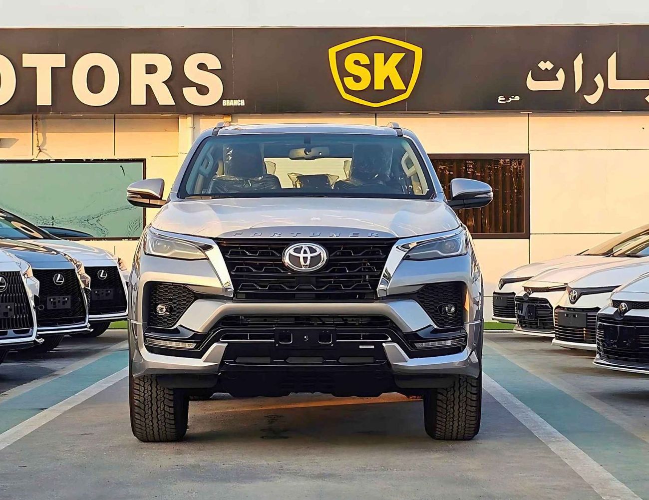 Toyota Fortuner SR5 ADVENTURE / 4.0L V6 PETROL / CLIMATE WITH LEATHER SEATS /DIFFLOCK/ AUTO A/C (CODE # F6HA)